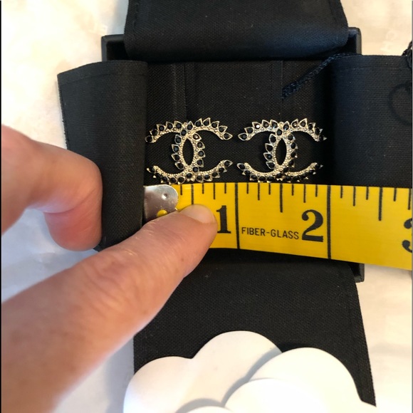 ❌SOLD❌ CHANEL 20A Black Crystal XL Gold Earrings - Picture 8 of 12